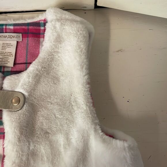 Girl’s 10/12 Cynthia Rowley reversible fuzzy soft white vest w/pink plaid lining - Picture 4 of 10
